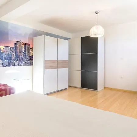 Vita Garden Apartment 85 M2 Private Entrance & 100 M2 Terrace Apartment Pula