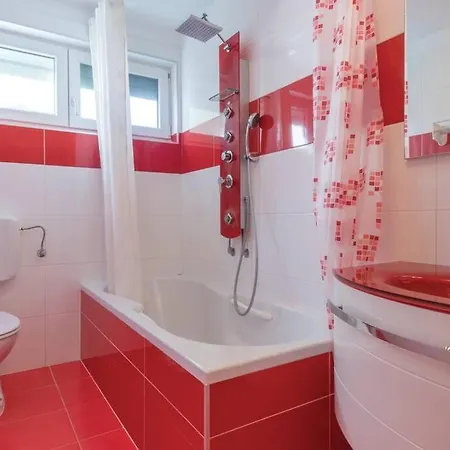 Apartment Vita Garden Apartment 85 M2 Private Entrance & 100 M2 Terrace *