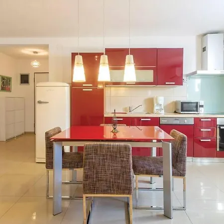 Vita Garden Apartment 85 M2 Private Entrance & 100 M2 Terrace * Pula