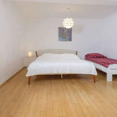 Apartment Vita Garden Apartment 85 M2 Private Entrance & 100 M2 Terrace